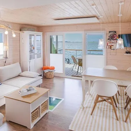 Hausboot Walfisch Mit Dachterrasse In An Der Schlei * Schleswig