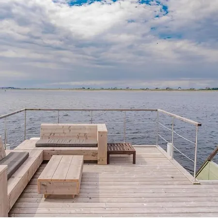 Apartment Hausboot Walfisch Mit Dachterrasse In An Der Schlei Schleswig