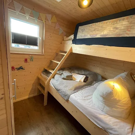 Hausboot Walfisch Mit Dachterrasse In An Der Schlei Apartmán