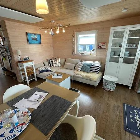 Hausboot Walfisch Mit Dachterrasse In An Der Schlei Apartmán