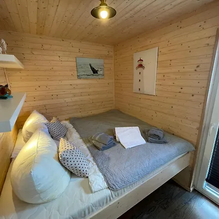 Hausboot Walfisch Mit Dachterrasse In An Der Schlei