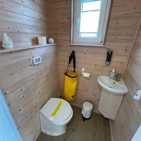 Hausboot Walfisch Mit Dachterrasse In An Der Schlei Apartmán *